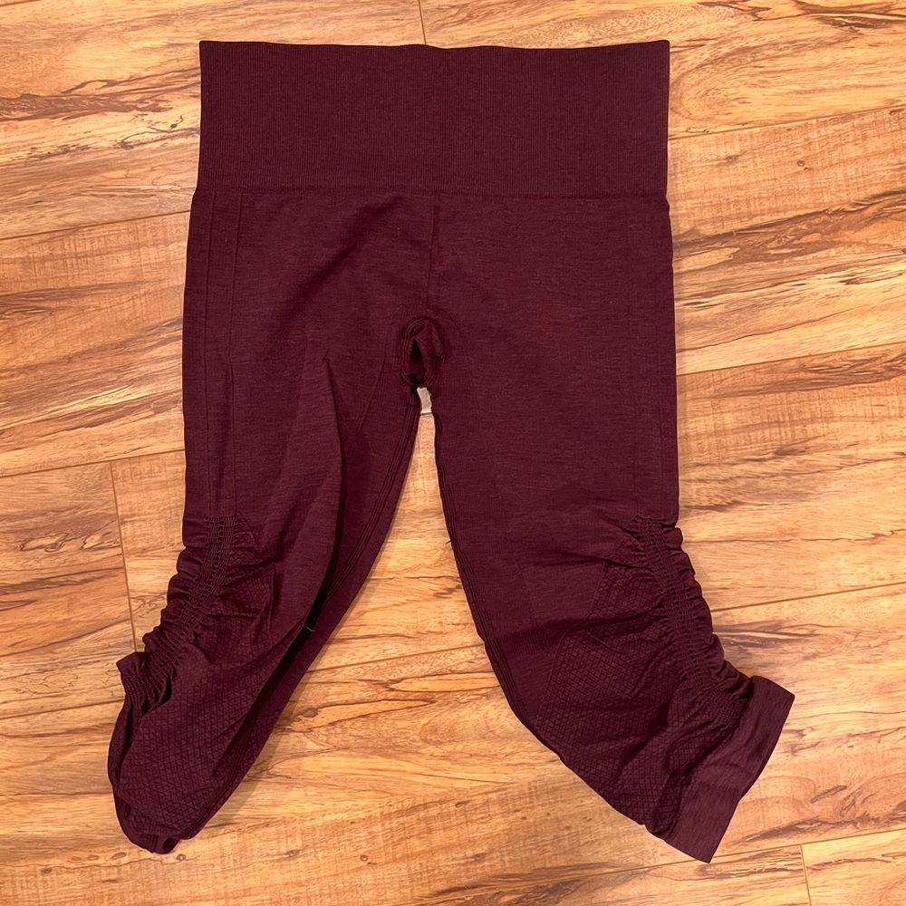 Lululemon maroon cropped leggings